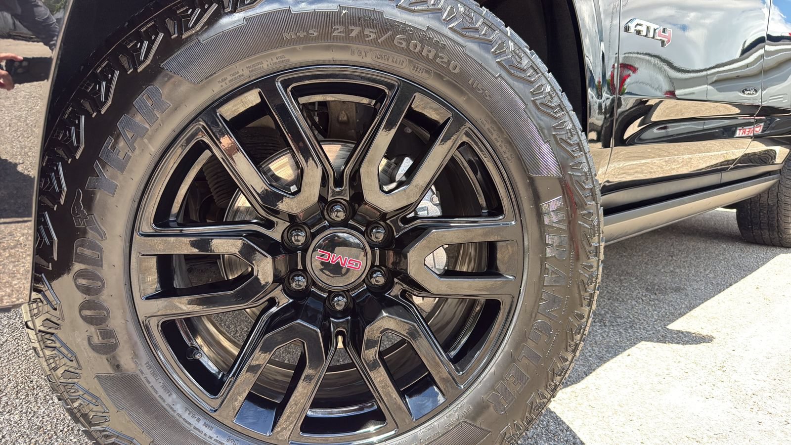 Used 2024 GMC Yukon AT4 w/ AT4 Premium Plus Package AWD/4WD image 29