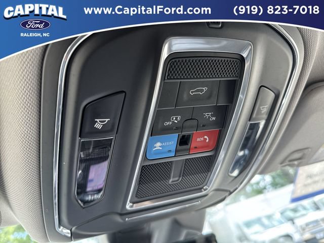 Used 2024 Jeep Grand Cherokee Limited w/ Luxury Tech Group II AWD/4WD image 32