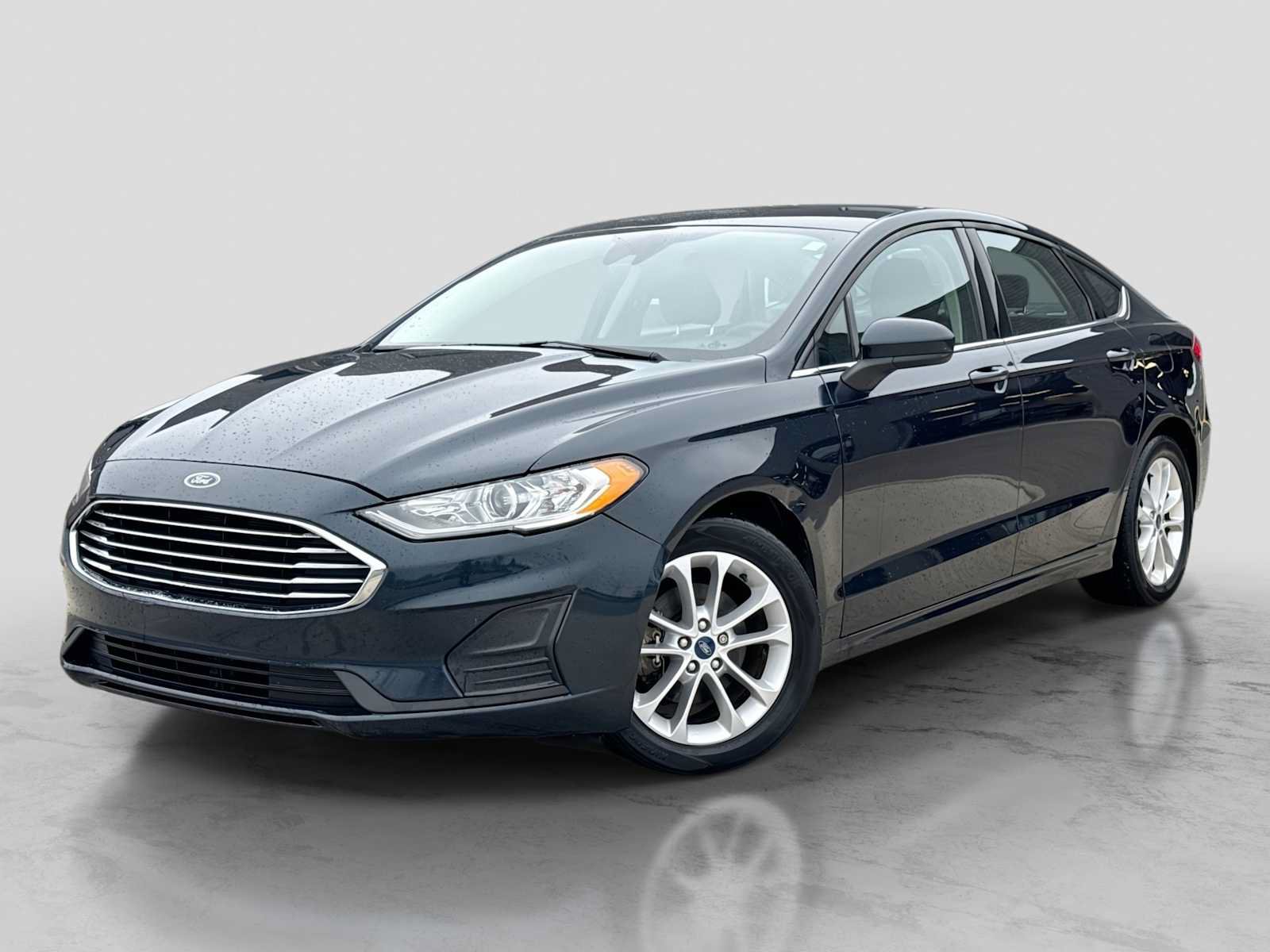 Certified 2020 Ford Fusion SE FWD image 1
