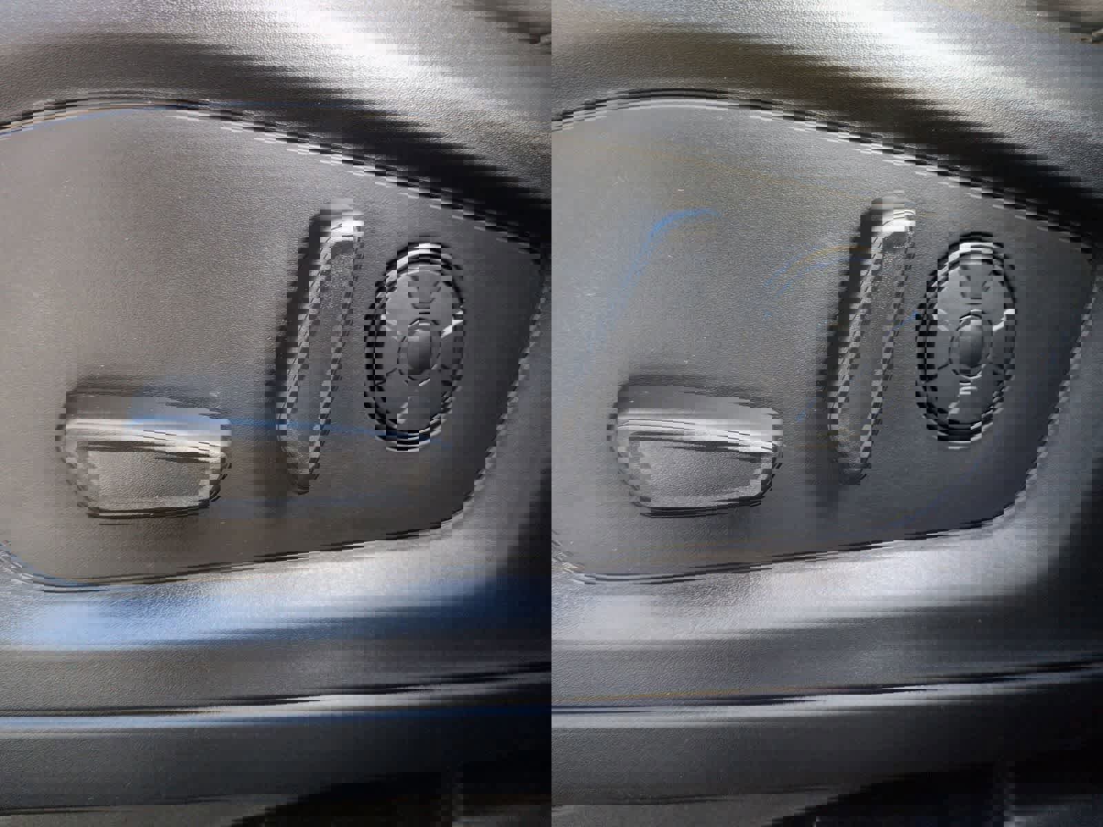 Certified 2026 Ford Explorer Platinum w/ LUX Leather Package image 18