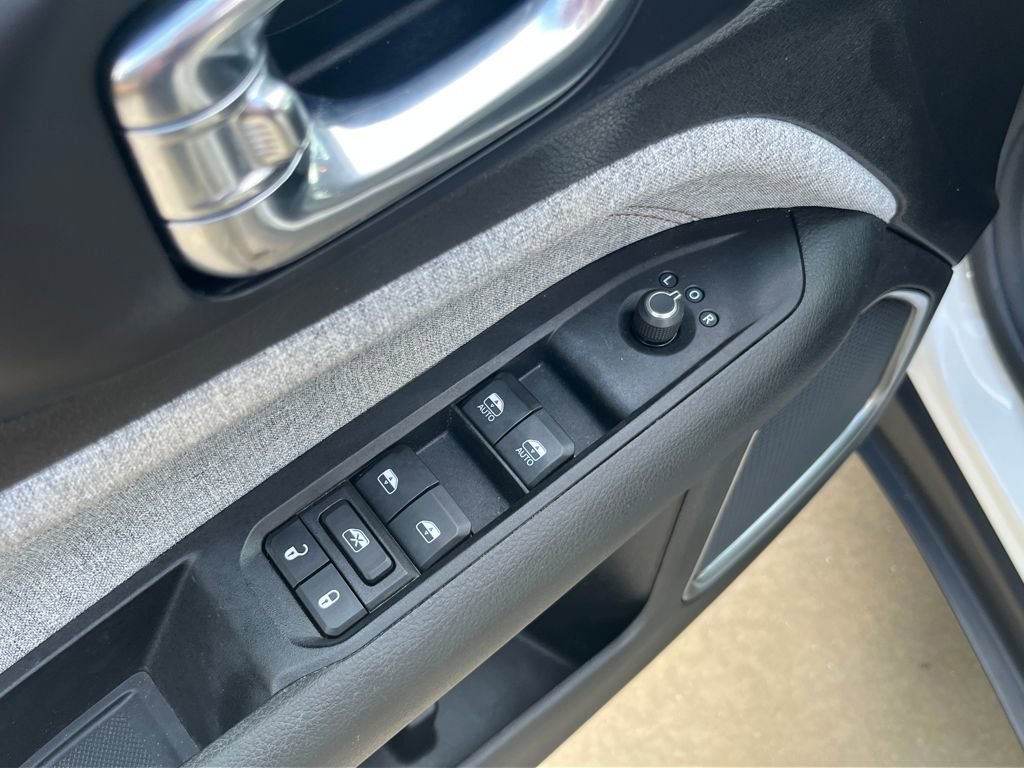 Used 2022 Jeep Compass Latitude image 29