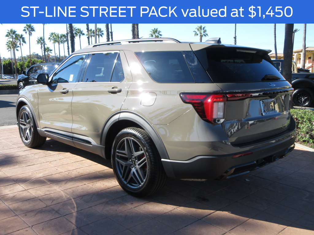 Certified 2026 Ford Explorer ST-Line w/ ST-Line Street Pack RWD image 2