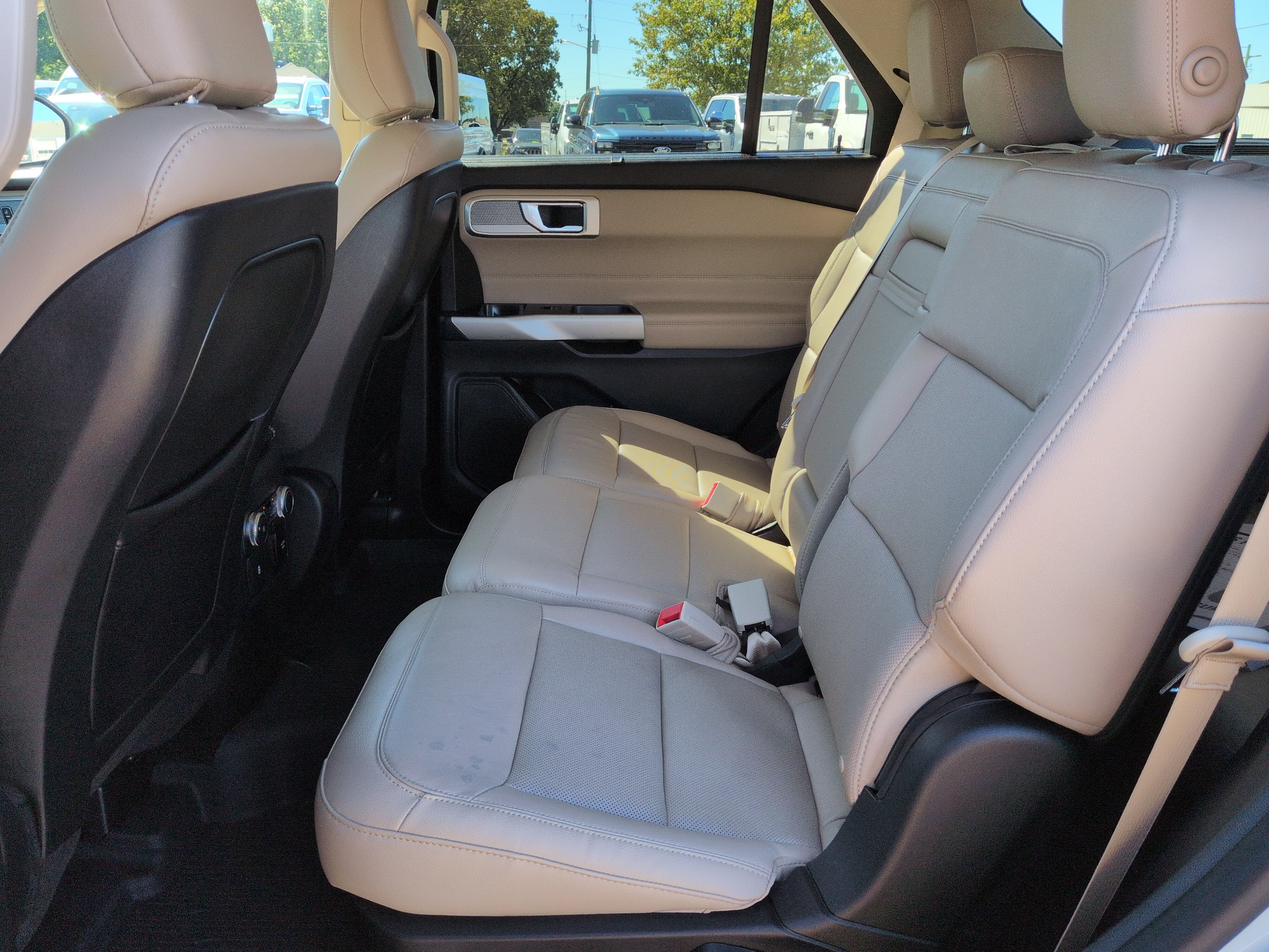 Certified 2020 Ford Explorer Limited RWD image 12