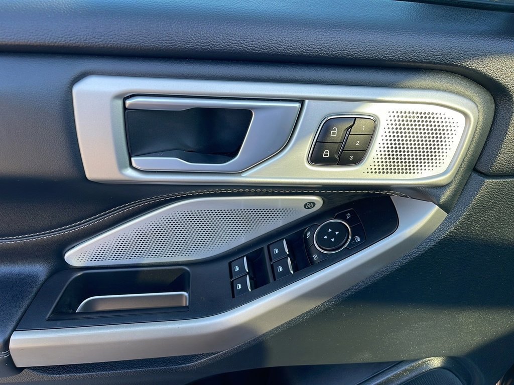 Certified 2023 Ford Explorer Limited w/ Limited Technology Package image 9