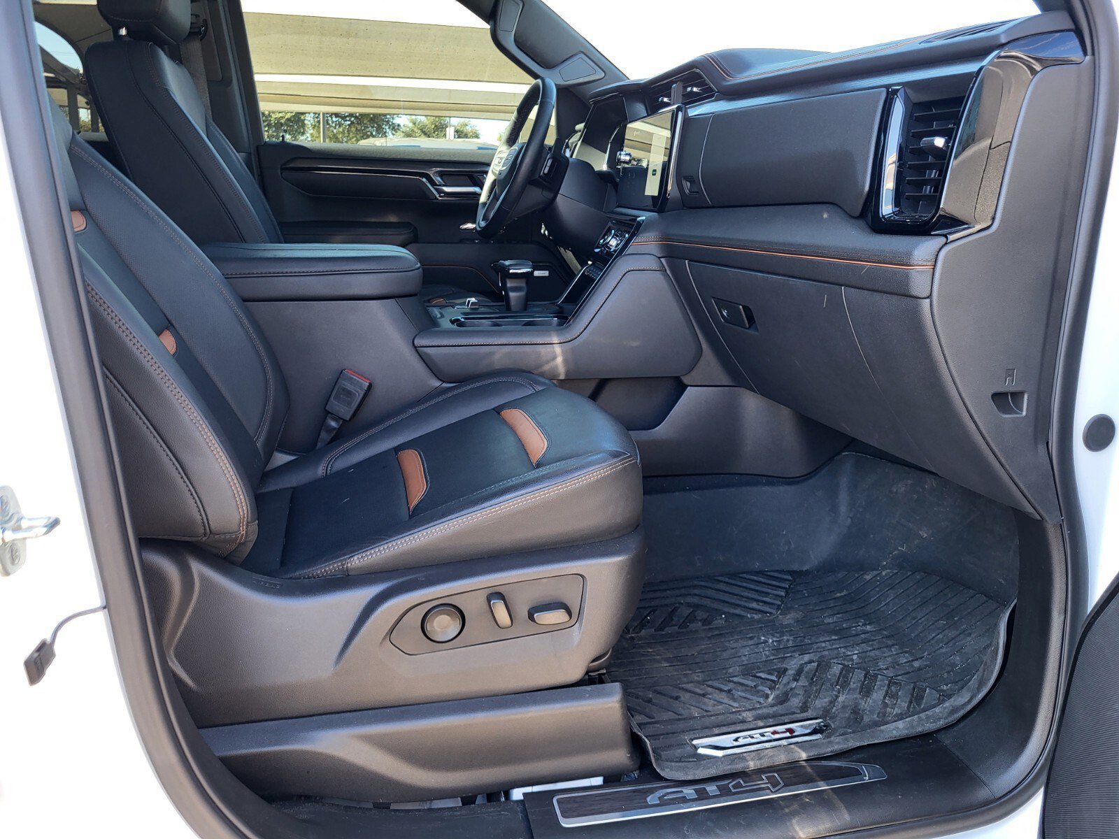 Used 2025 GMC Sierra 1500 AT4 w/ AT4 Premium Package image 13