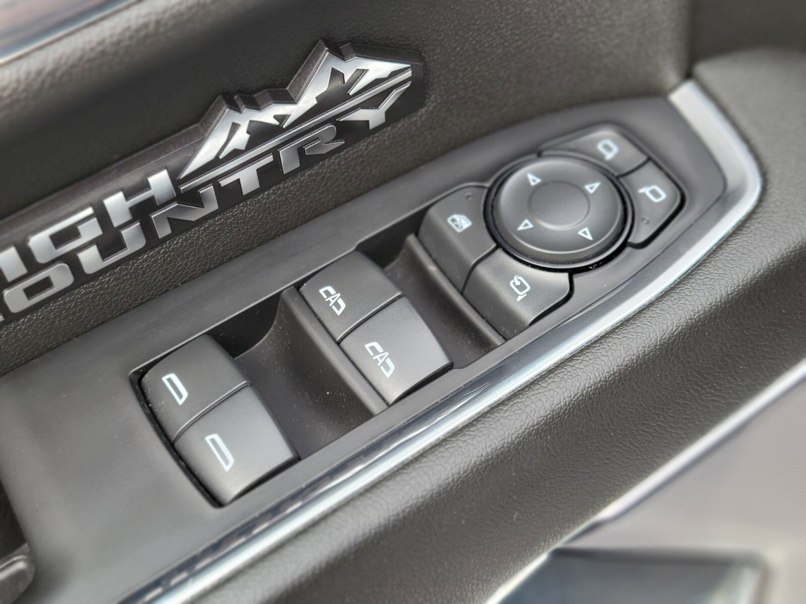 Used 2024 Chevrolet Silverado 1500 High Country w/ High Country Premium Package image 18