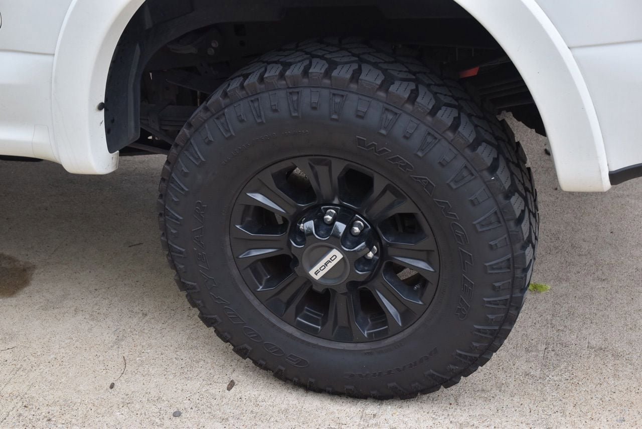 Certified 2022 Ford F350 Platinum w/ Tremor Off-Road Package AWD/4WD image 10