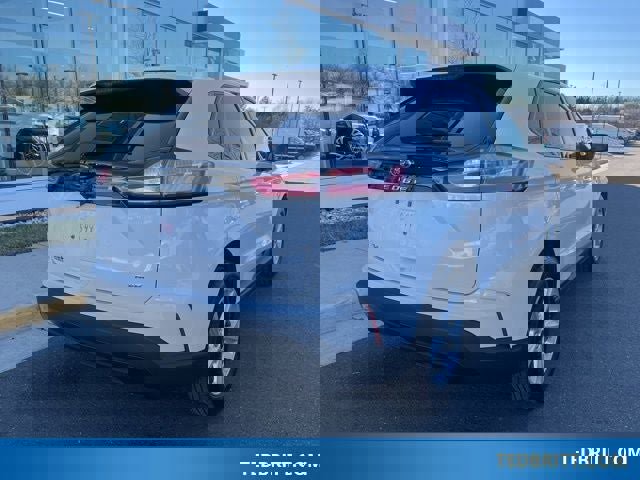 Certified 2024 Ford Edge SE image 5