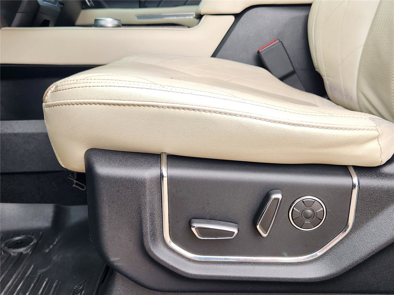 Certified 2019 Ford Expedition Platinum RWD image 25