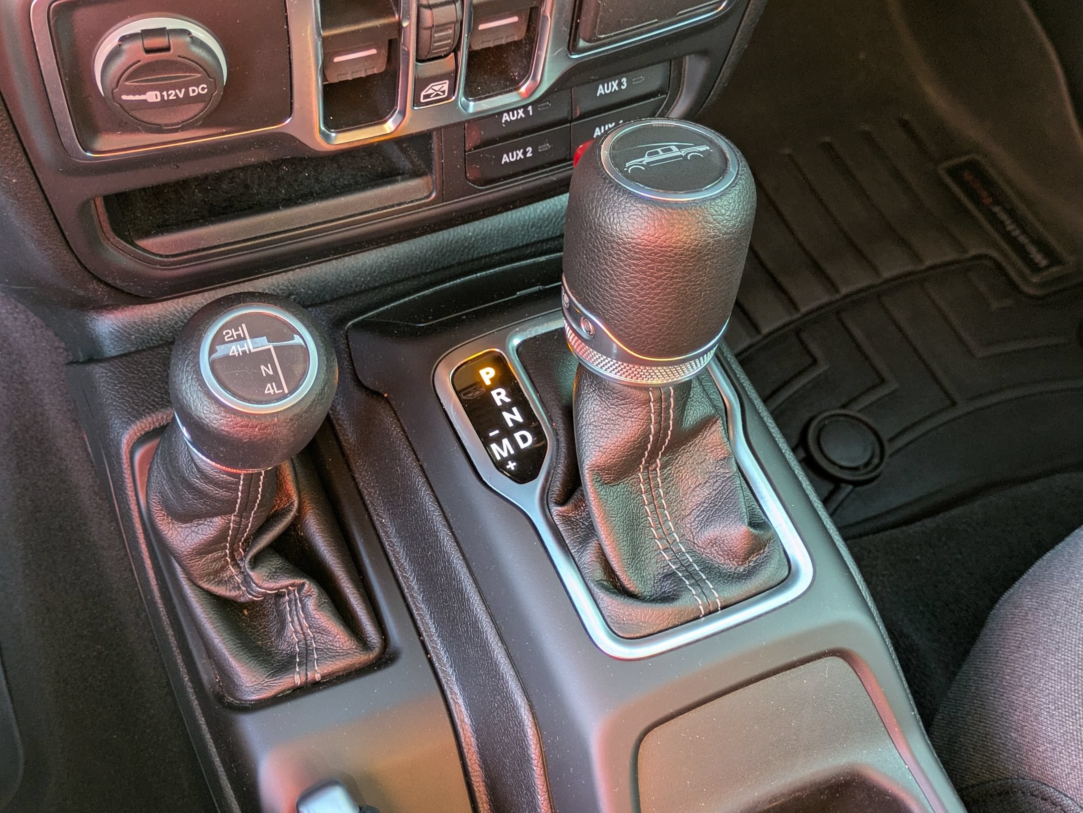 Used 2025 Jeep Gladiator Sport AWD/4WD image 25