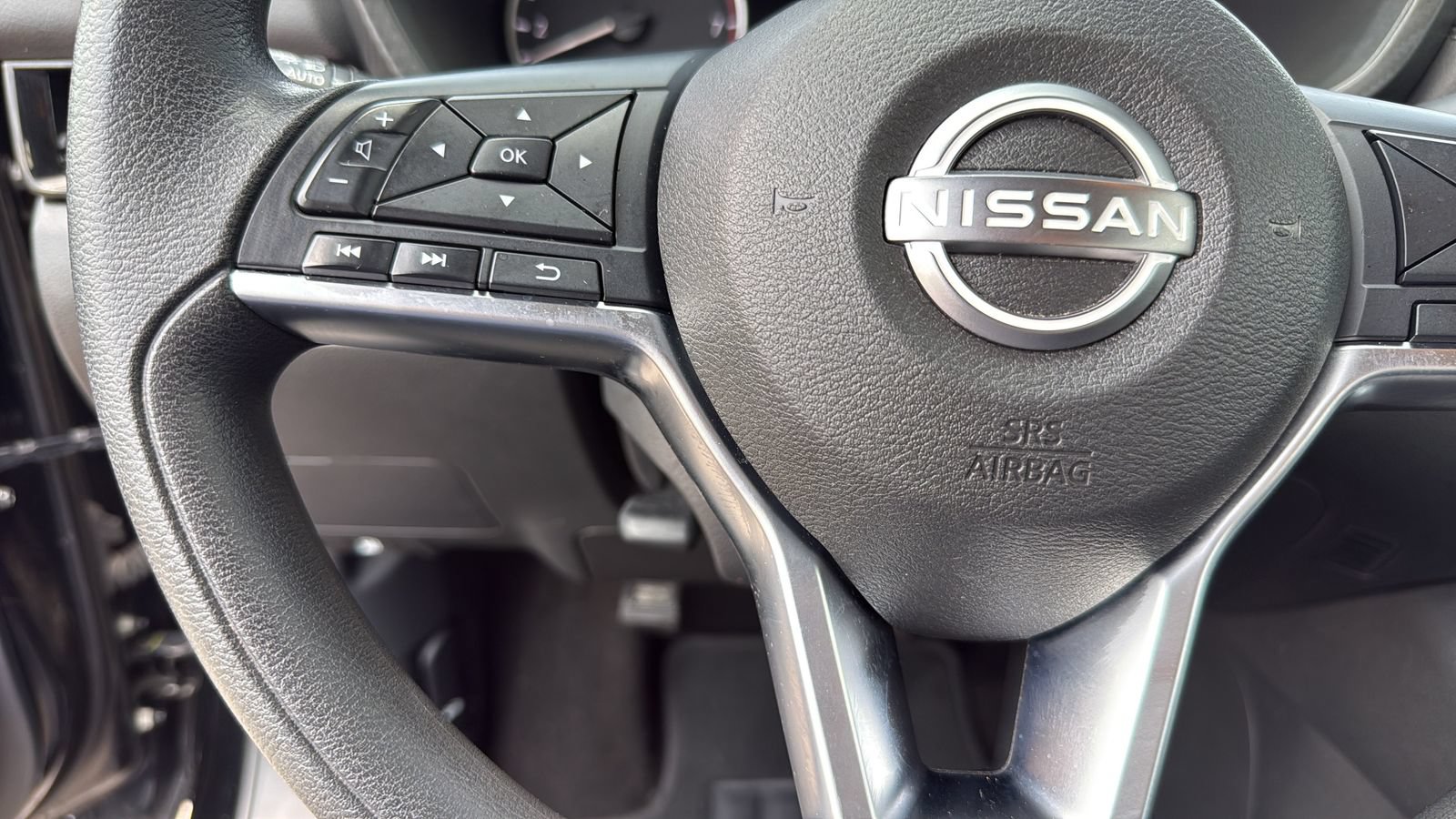 Used 2024 Nissan Sentra SV FWD image 16