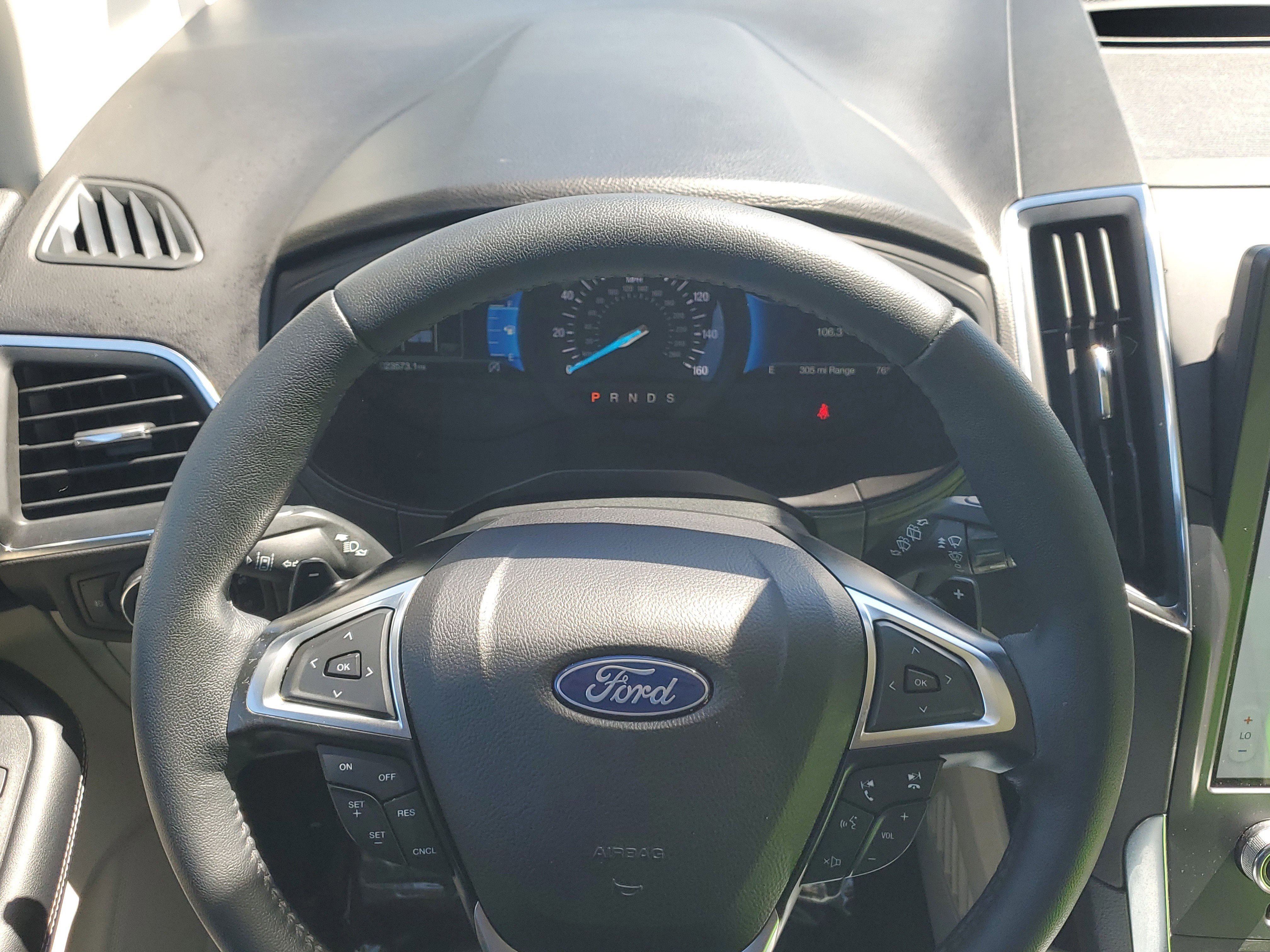 Certified 2023 Ford Edge Titanium w/ Class II Trailer Tow Package image 23