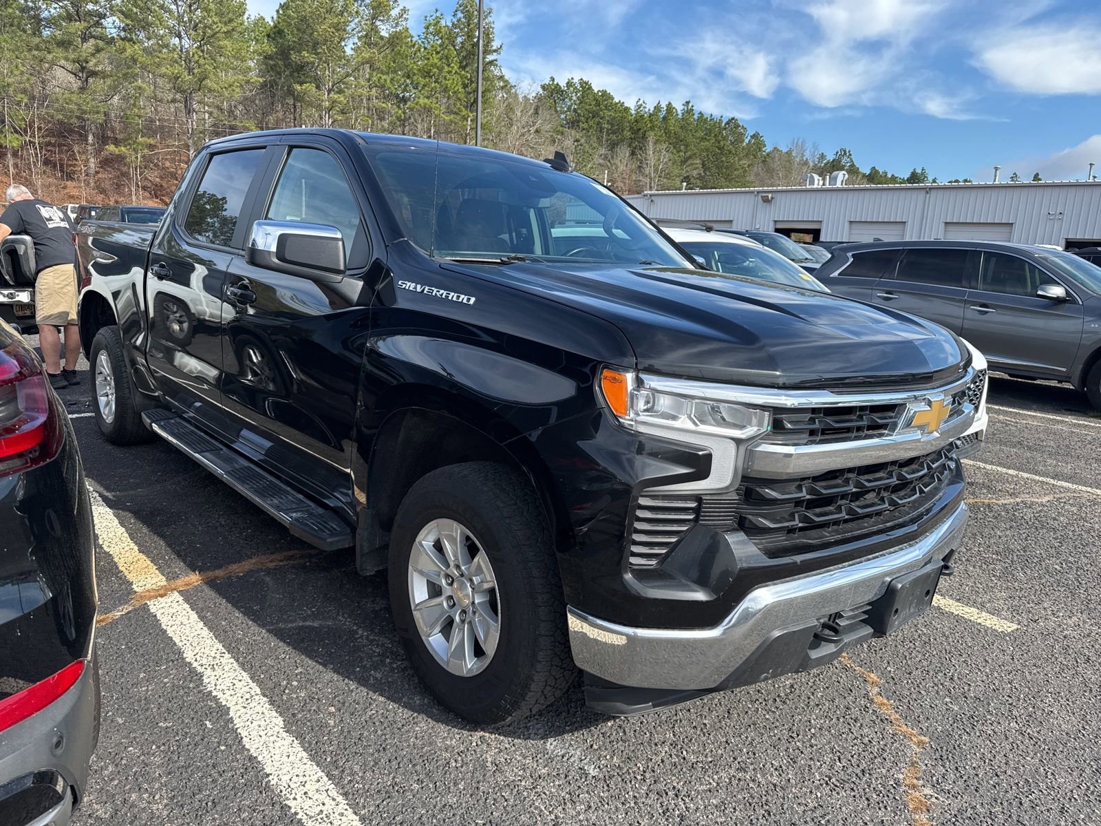 Used 2022 Chevrolet Silverado 1500 LT image 2