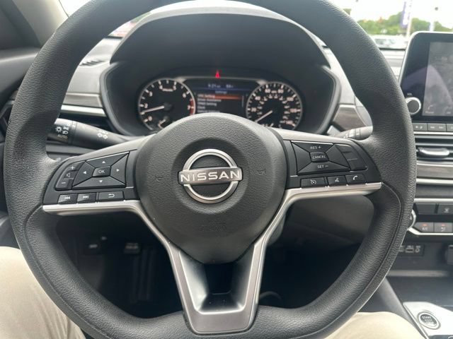 Used 2024 Nissan Altima 2.5 SV FWD image 12