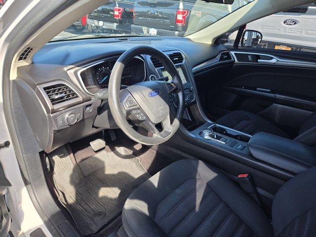Certified 2017 Ford Fusion SE w/ Fusion SE Technology Package FWD image 2