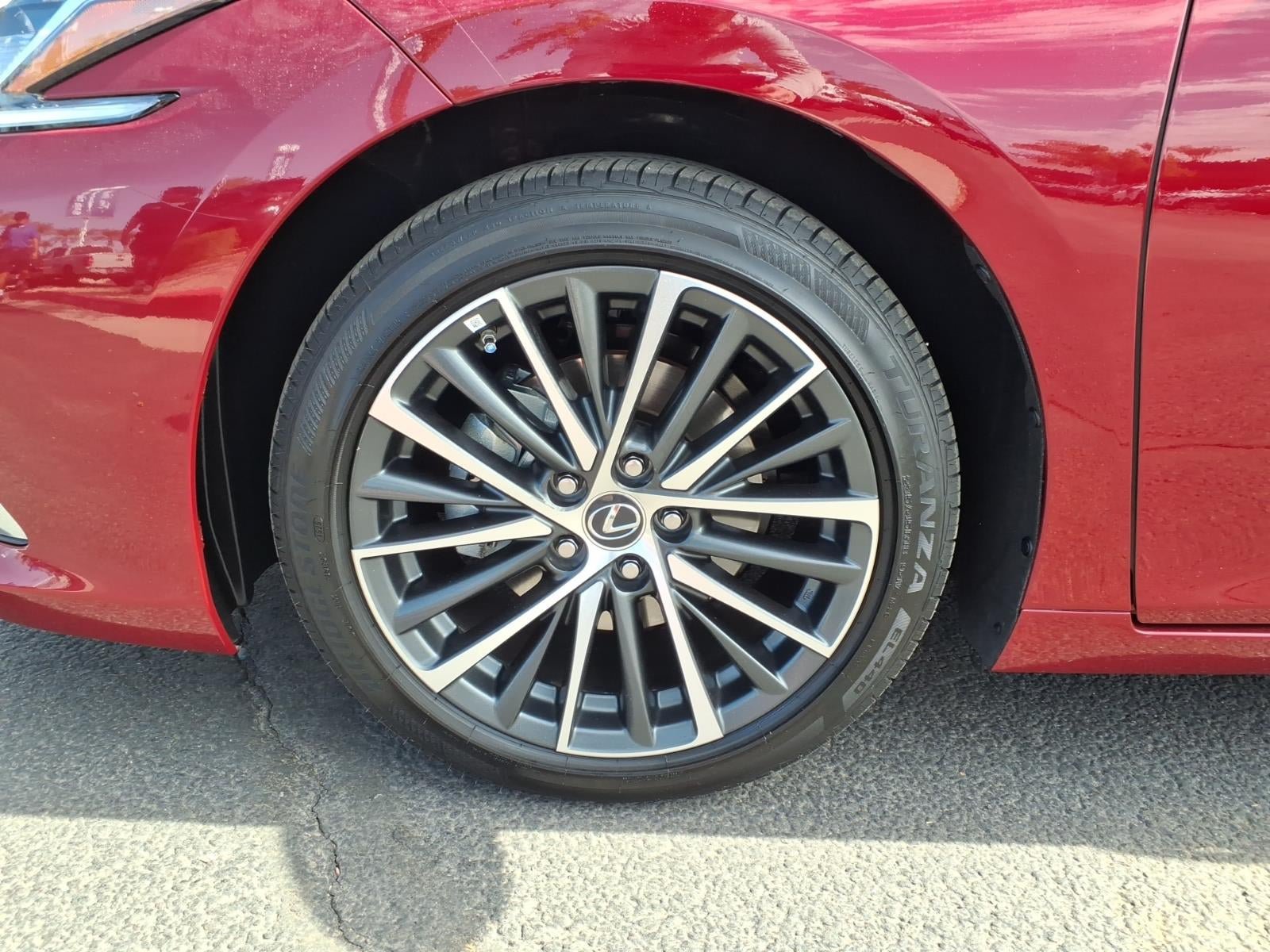 Used 2025 Lexus ES 300h w/ Premium Package FWD image 9