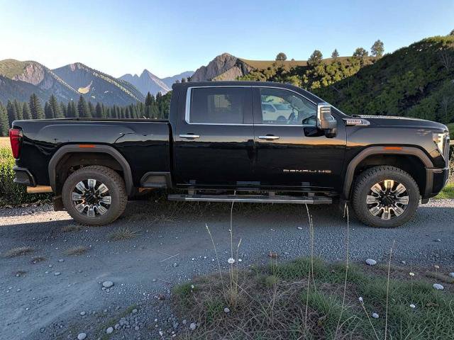 Used 2024 GMC Sierra 2500 Denali w/ Technology Package AWD/4WD image 7