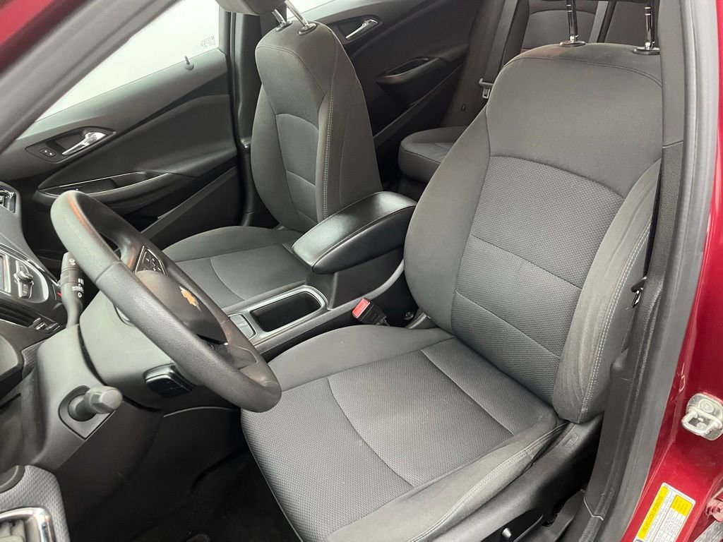 Used 2018 Chevrolet Cruze LT w/ Convenience Package image 18