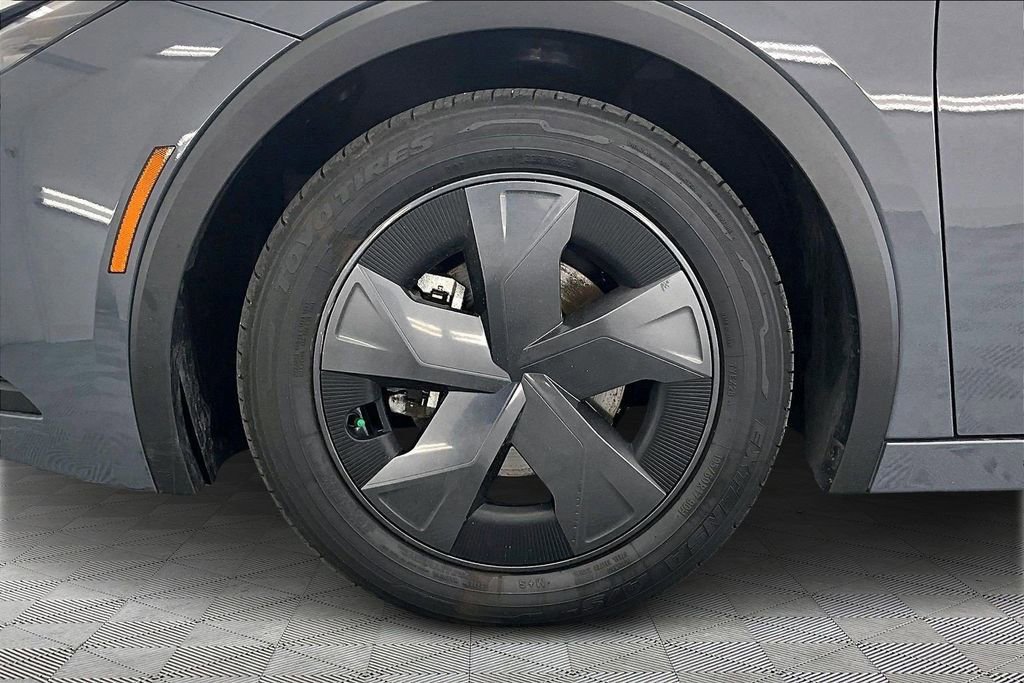 Used 2025 Toyota Prius LE FWD image 11