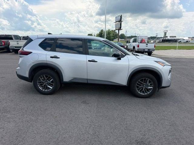 Used 2024 Nissan Rogue S FWD image 4