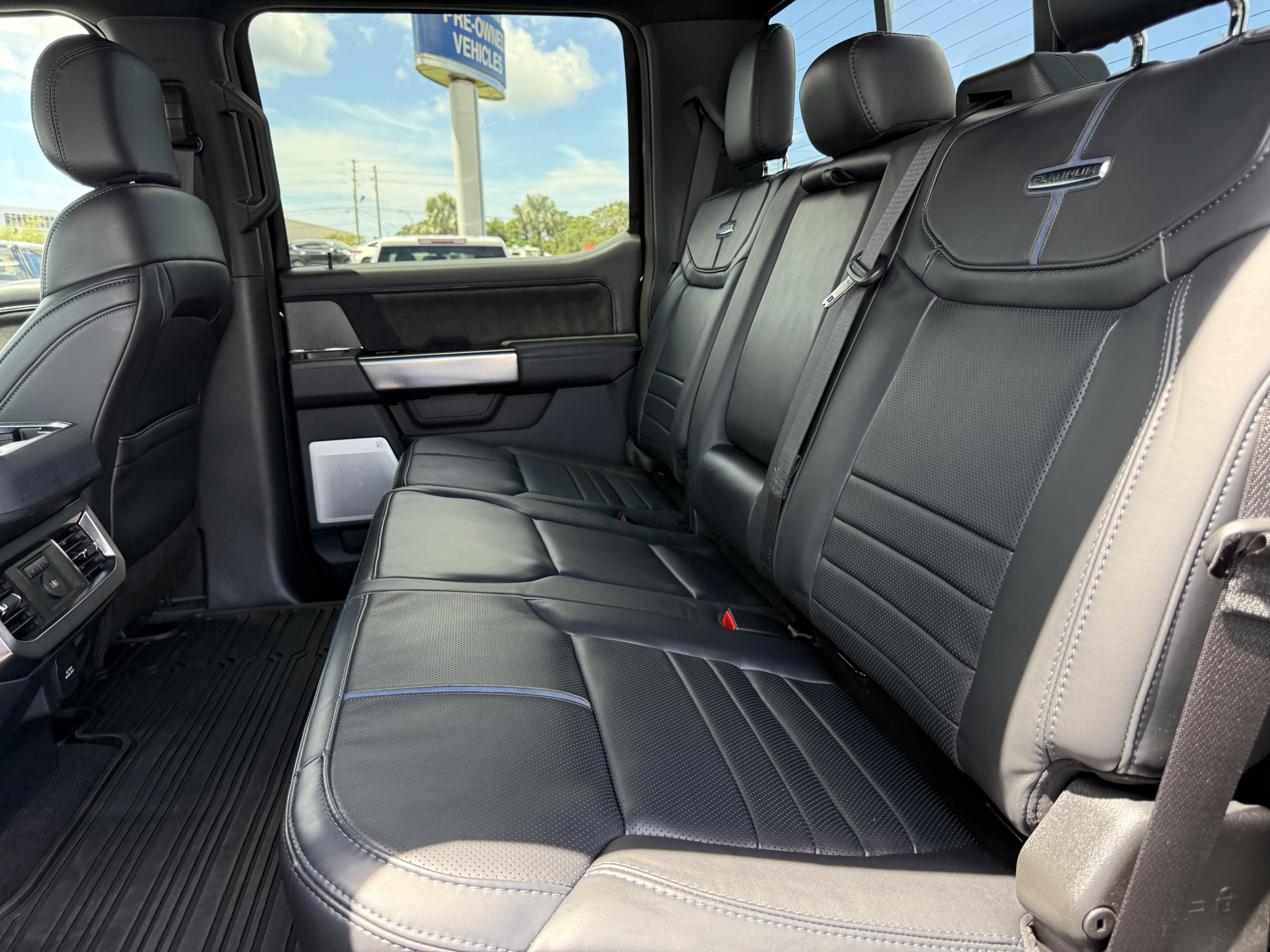 Certified 2025 Ford F250 Platinum w/ FX4 Off-Road Package image 16