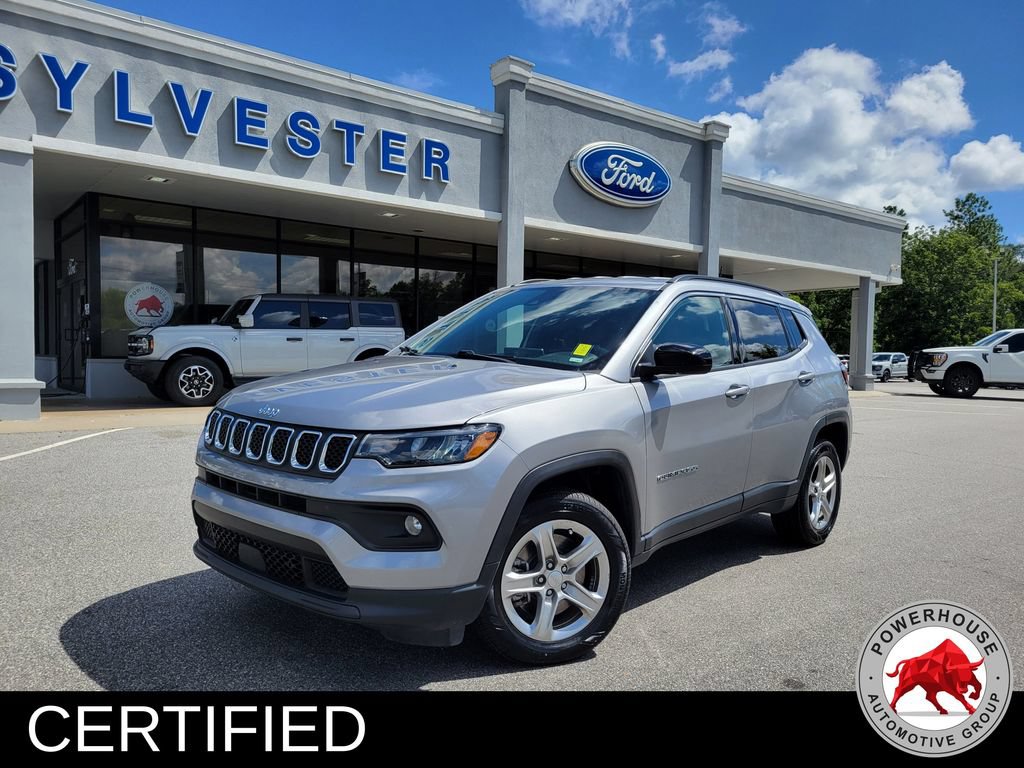 Used 2024 Jeep Compass Latitude AWD/4WD image 2