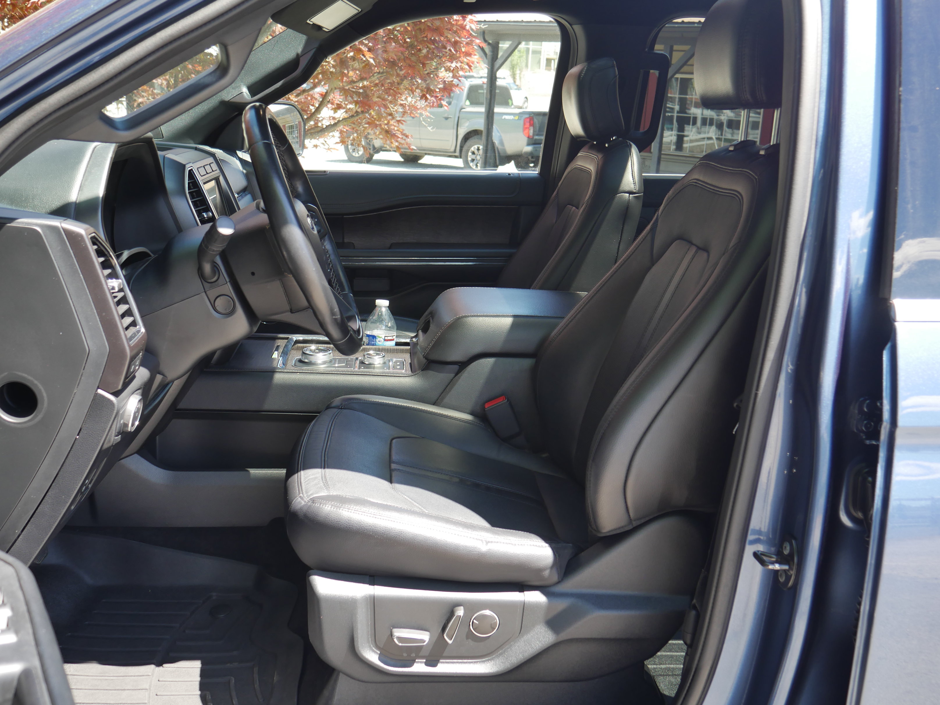 Certified 2019 Ford Expedition Limited w/ Equipment Group 302A AWD/4WD image 3