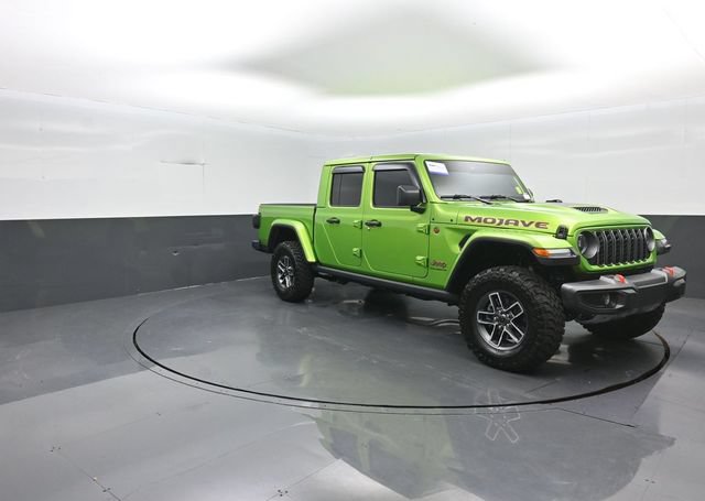 Used 2025 Jeep Gladiator Mojave w/ Convenience Group AWD/4WD image 2