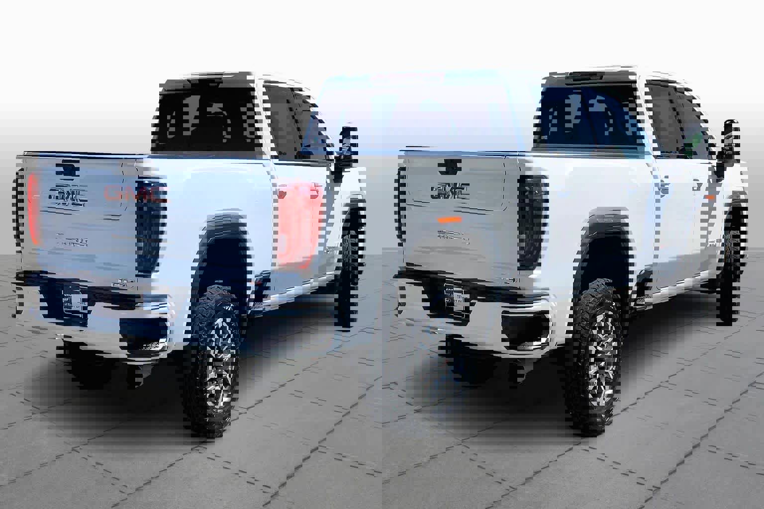 Used 2022 GMC Sierra 2500 AT4 image 11