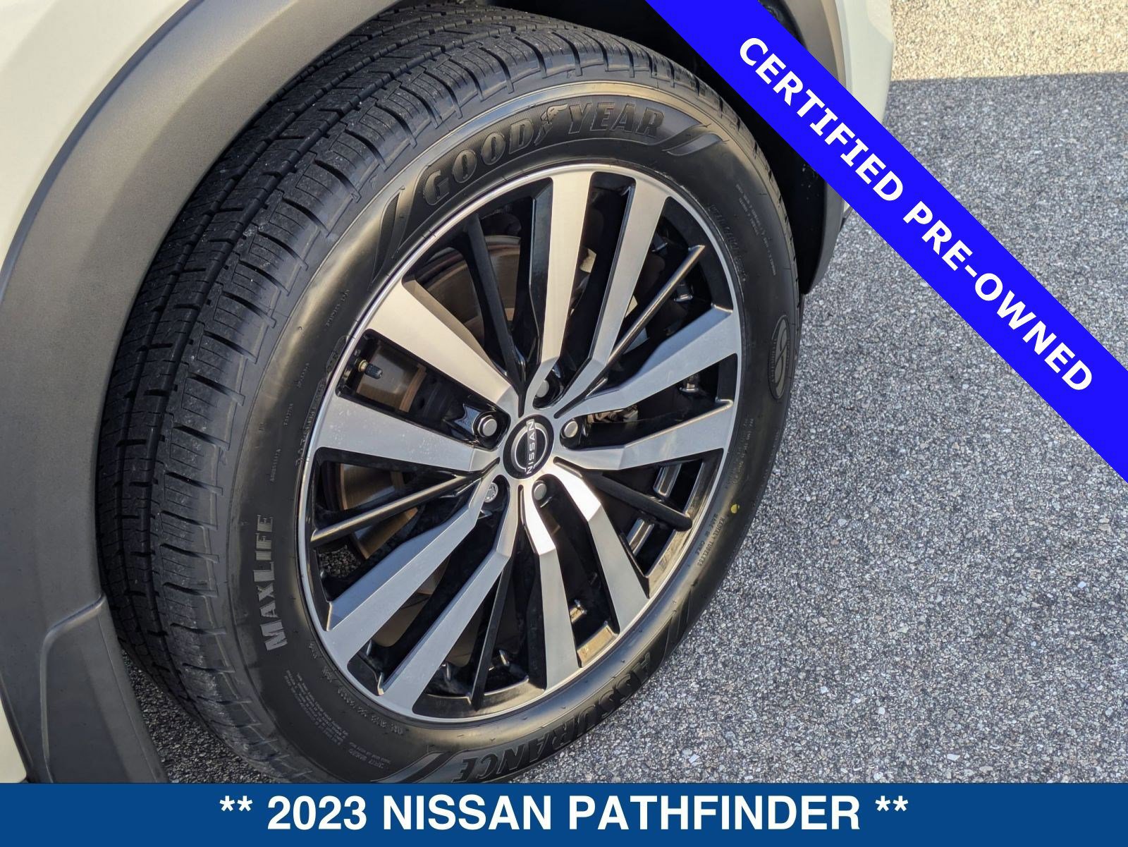 Used 2023 Nissan Pathfinder Platinum image 12