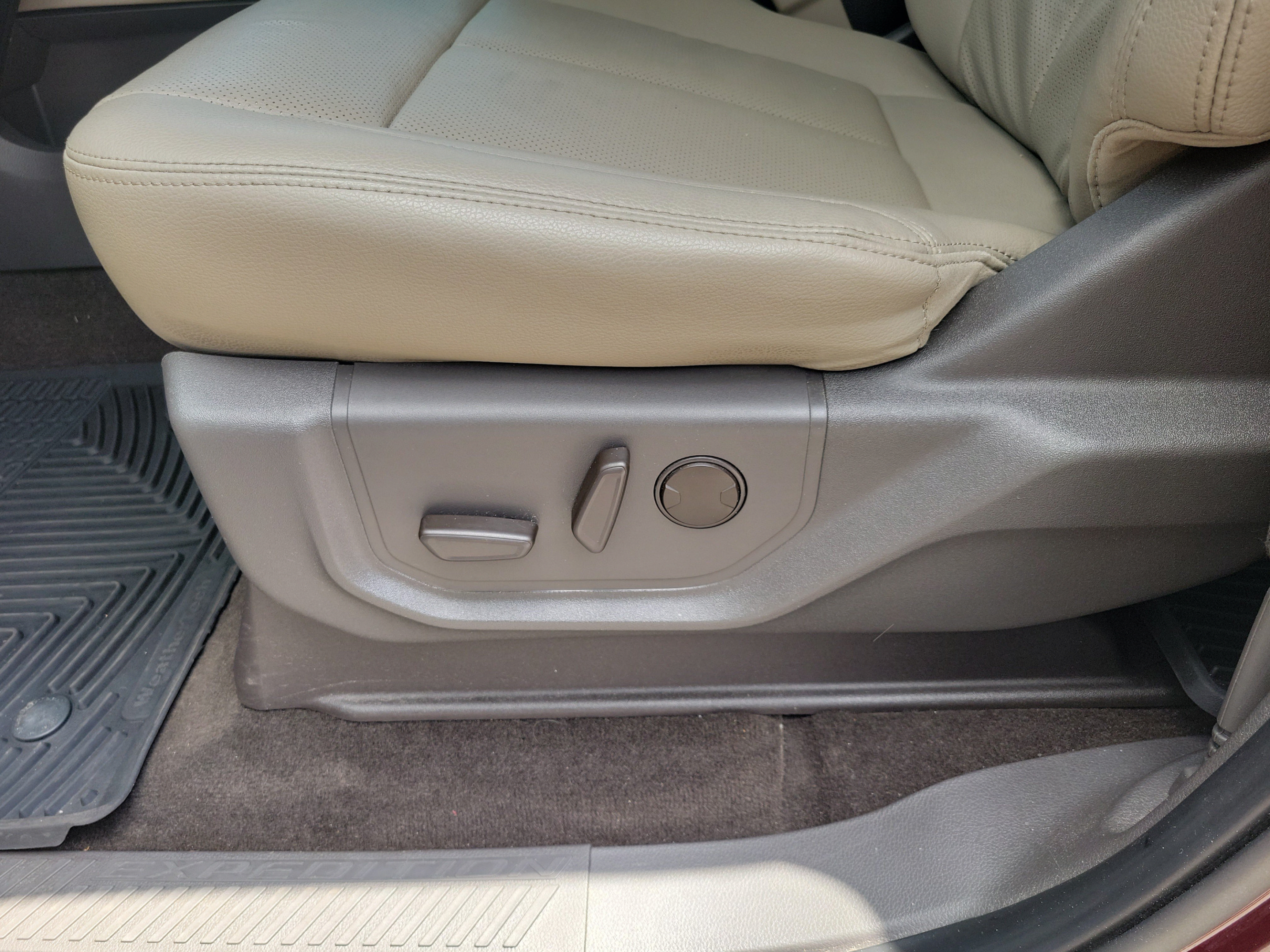 Certified 2020 Ford Expedition XLT w/ Equipment Group 202A RWD image 18