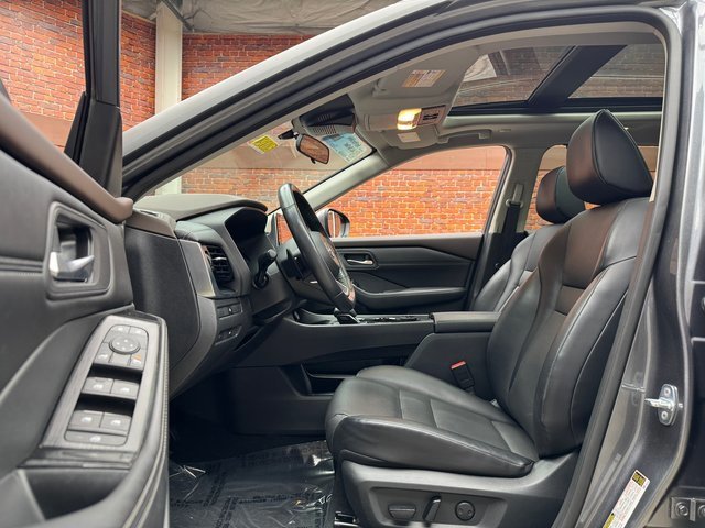 Used 2022 Nissan Rogue SV w/ SV Premium Package image 23