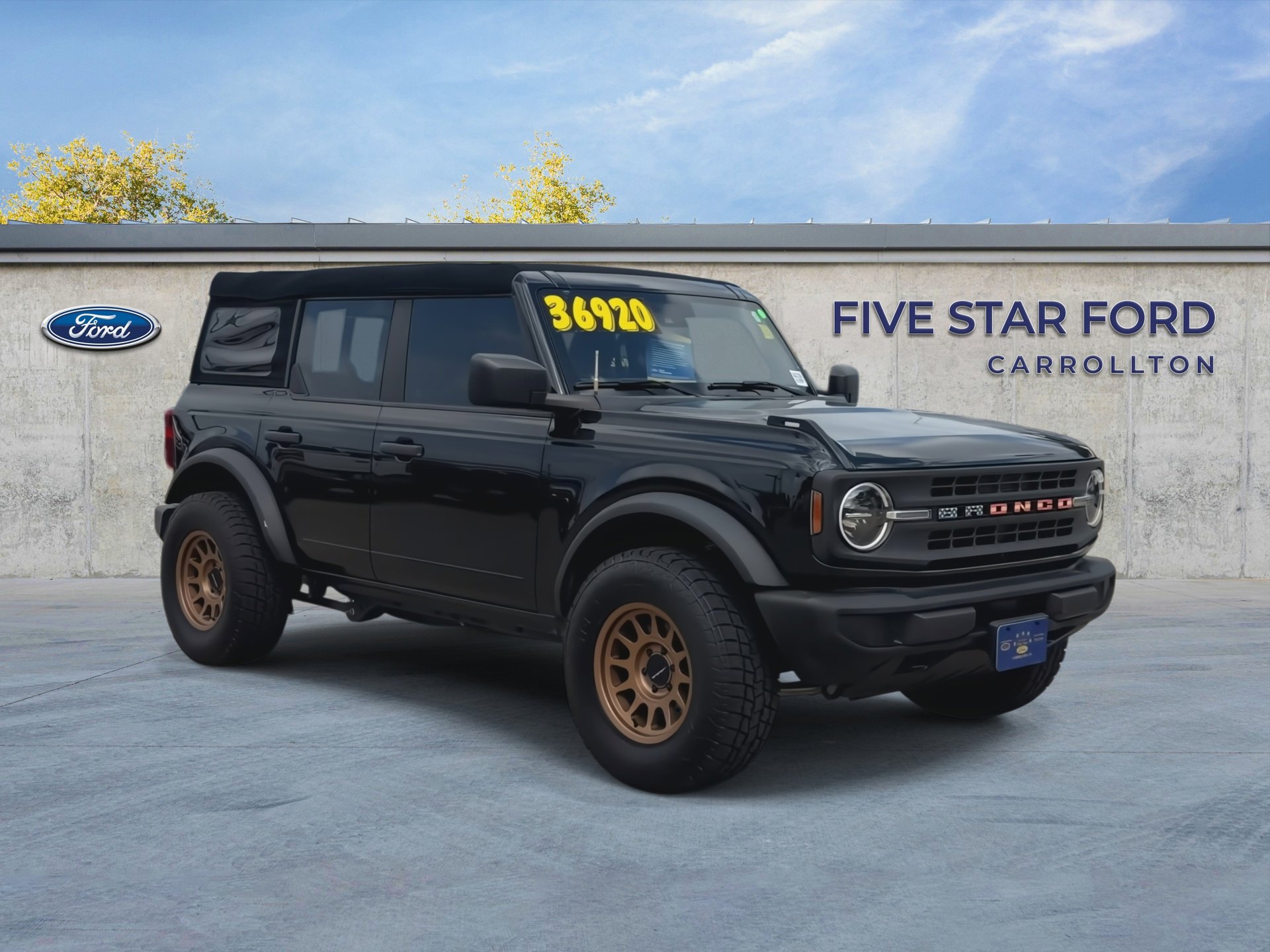Certified 2023 Ford Bronco 4-Door AWD/4WD image 2