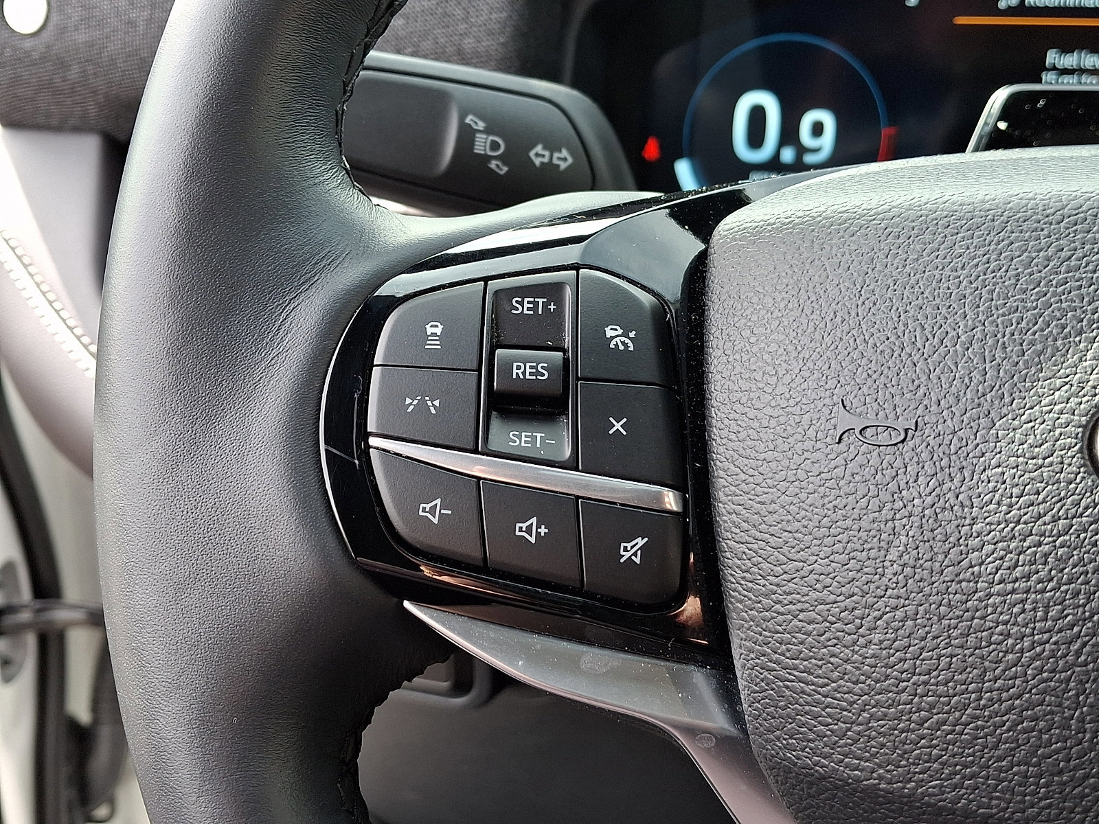 Certified 2025 Ford Explorer Platinum w/ LUX Leather Package image 23