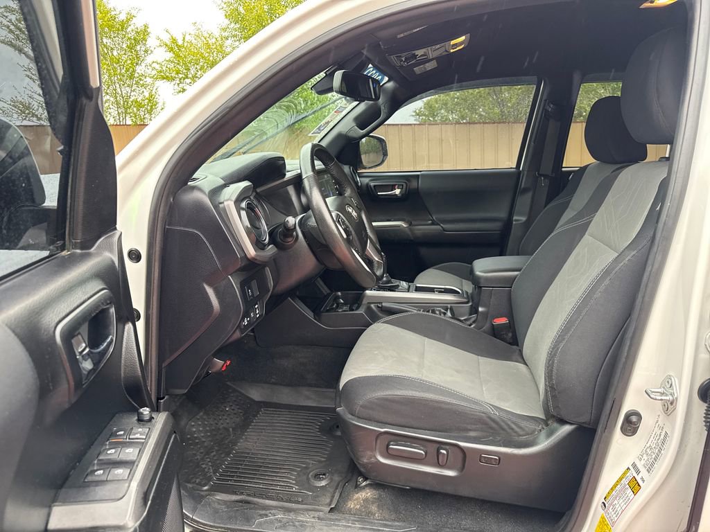 Used 2022 Toyota Tacoma TRD Off-Road AWD/4WD image 11