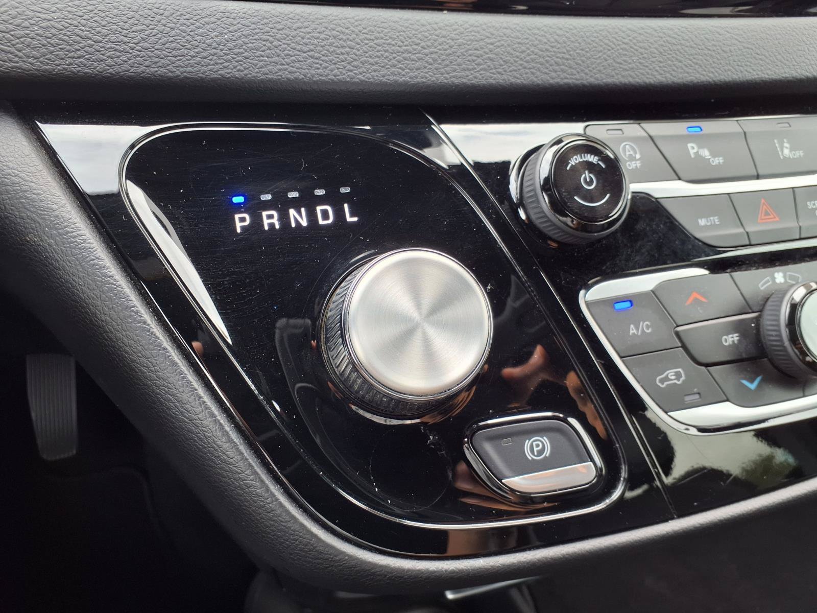 Used 2025 Chrysler Pacifica Select FWD image 28