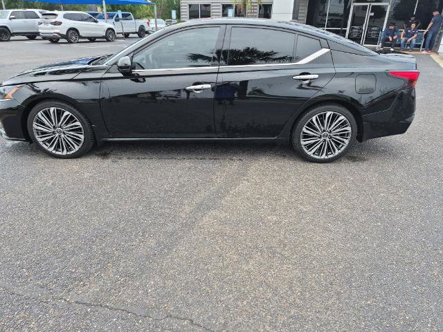 Used 2023 Nissan Altima 2.5 SL FWD image 2