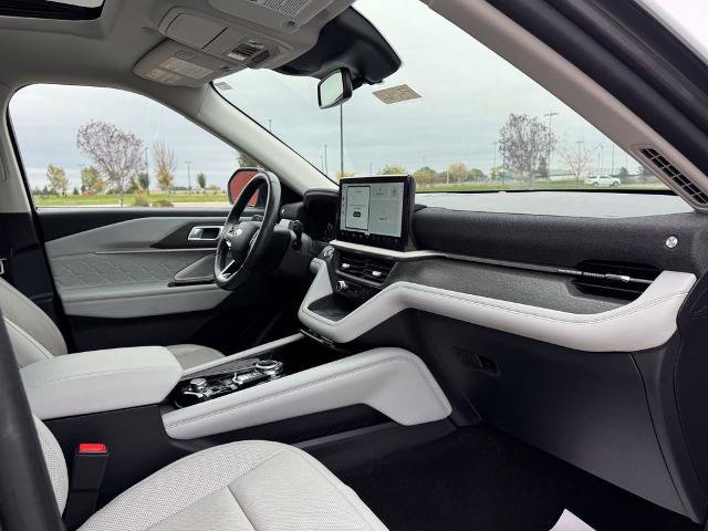 Certified 2025 Ford Explorer Platinum w/ Ultimate Package AWD/4WD image 28