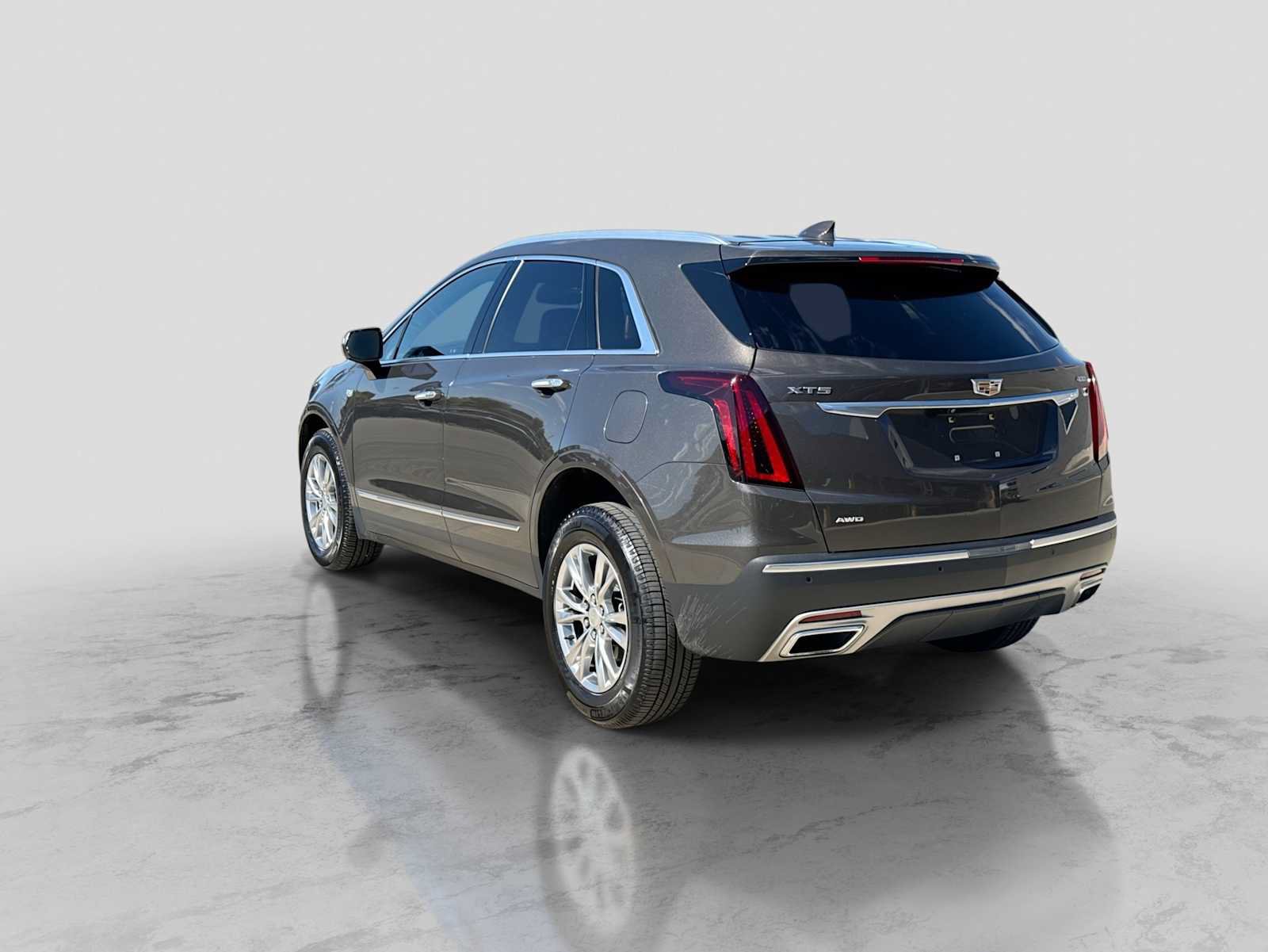 Used 2020 Cadillac XT5 Premium Luxury w/ LPO, Floor Liner Package AWD/4WD image 4