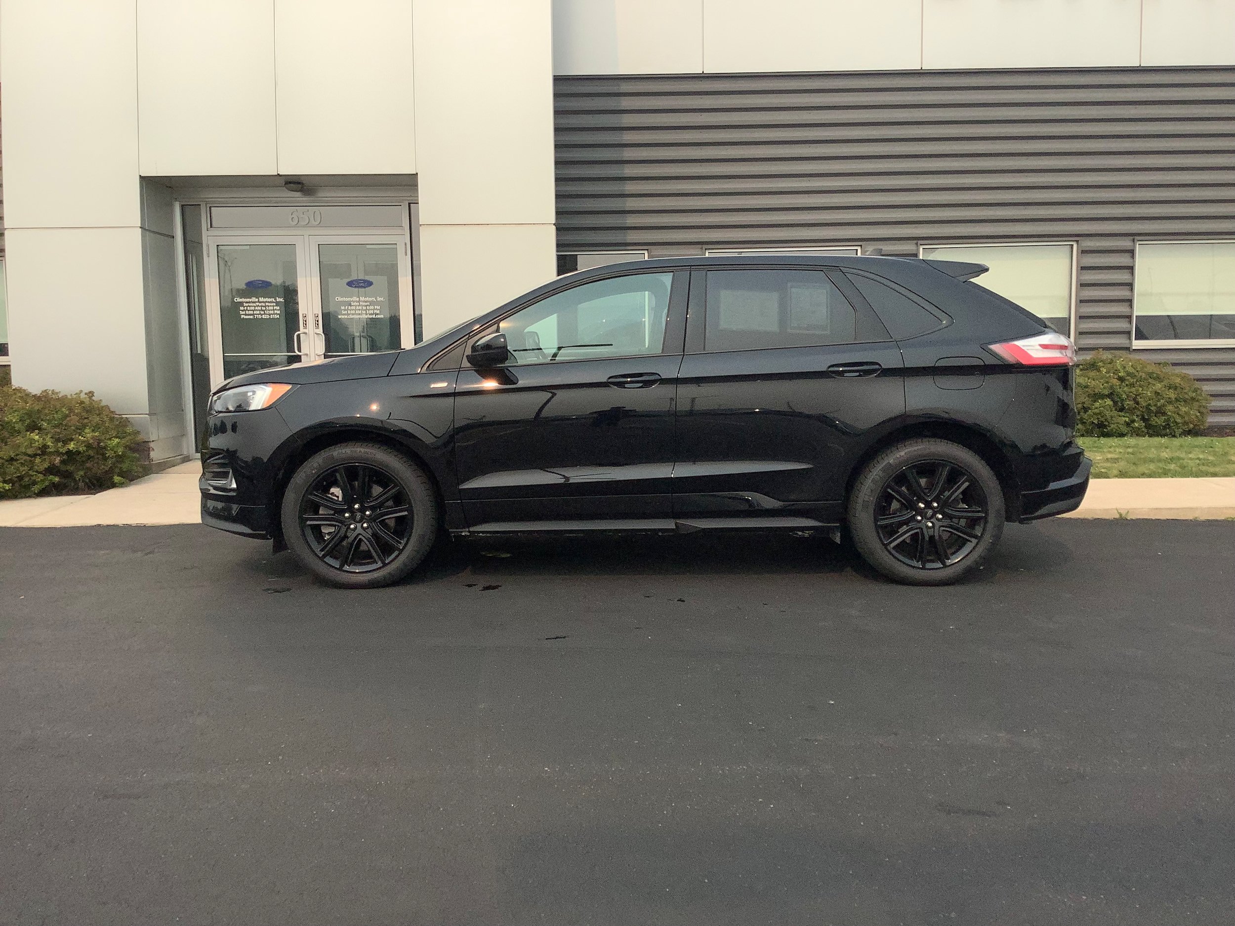 Certified 2024 Ford Edge ST-Line w/ Cargo Accessory Package AWD/4WD image 2