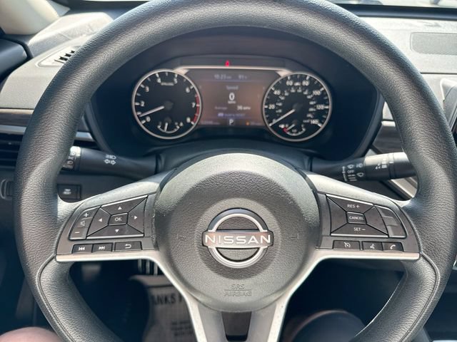 Used 2025 Nissan Altima 2.5 SV FWD image 14