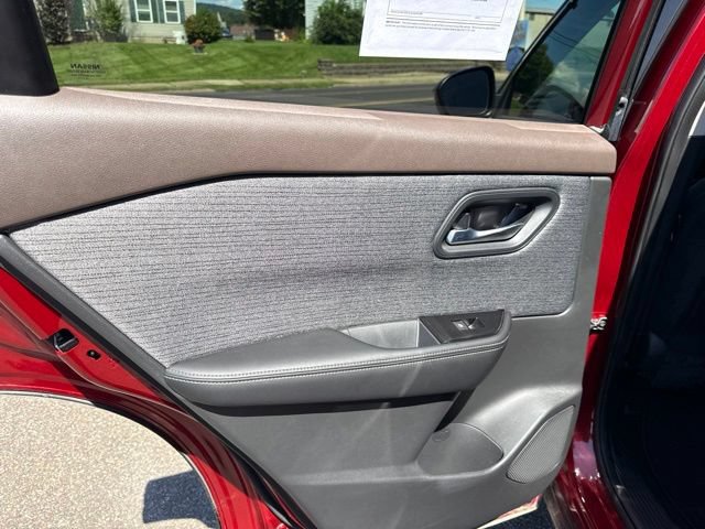 Used 2023 Nissan Rogue SV AWD/4WD image 34