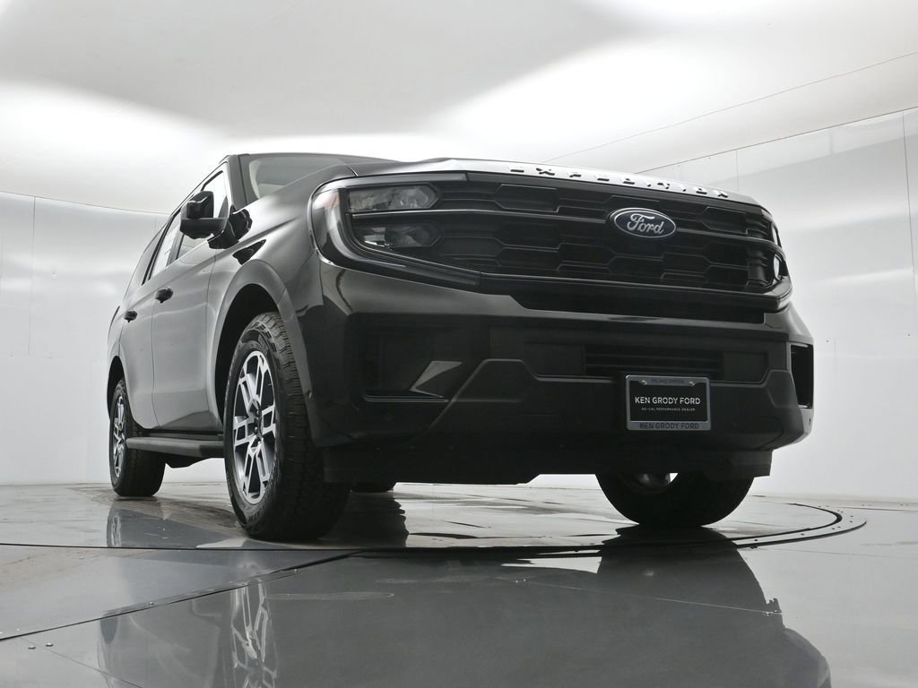 Certified 2025 Ford Expedition Active image 5