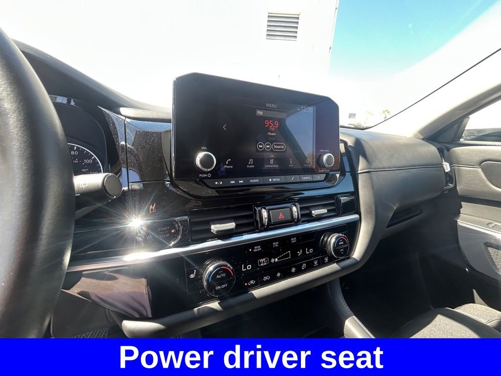 Used 2025 Nissan Pathfinder SV FWD image 11