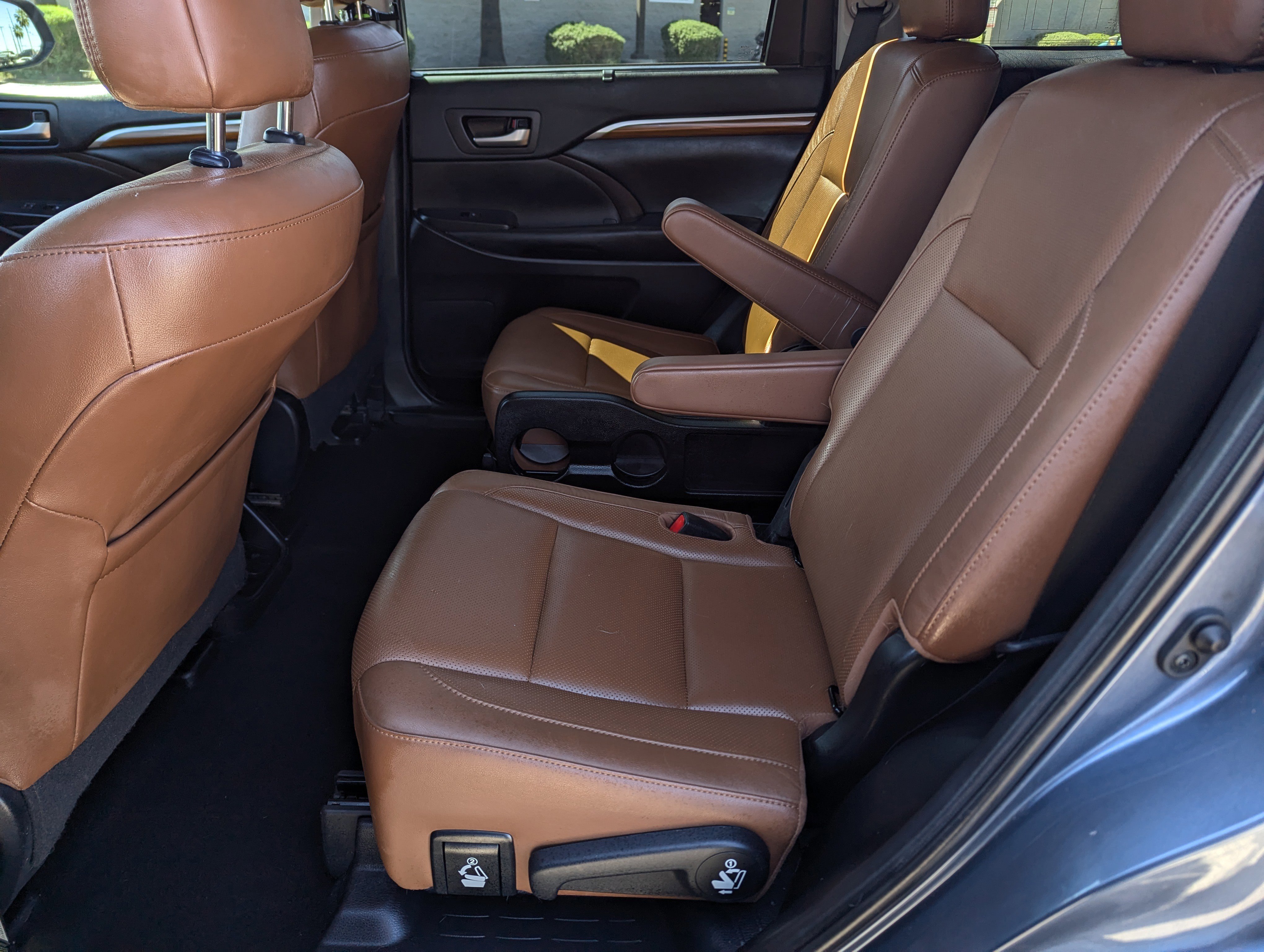 Used 2019 Toyota Highlander Limited w/ Carpet Mat Package (TMS) image 8