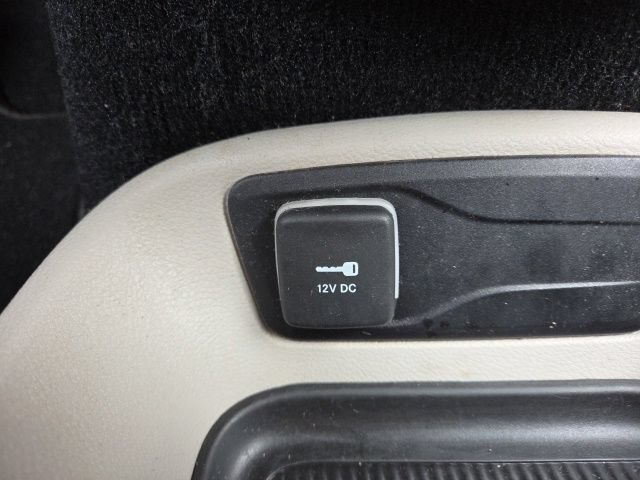 Used 2023 Chrysler Pacifica Touring-L FWD image 32