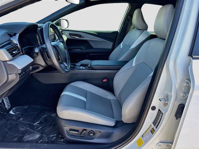 Used 2025 Toyota Camry SE w/ Convenience Package FWD image 21