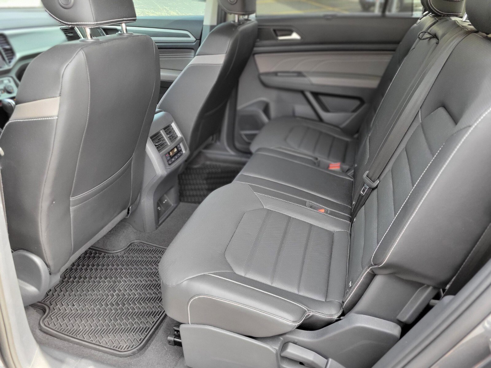 Used 2023 Volkswagen Atlas SEL Premium image 17