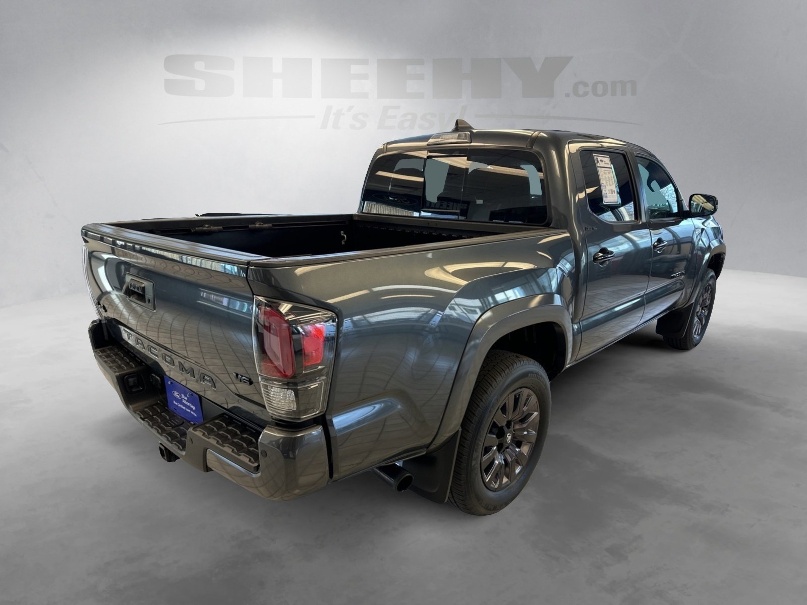 Used 2022 Toyota Tacoma Limited w/ Nightshade Package image 5