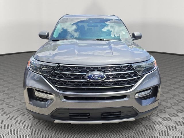 Certified 2022 Ford Explorer XLT w/ Equipment Group 202A RWD image 2